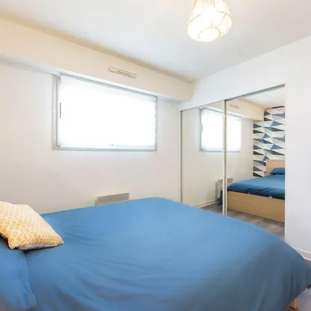 Salvy 2 Bedrooms Near The 300 Meters Apartment