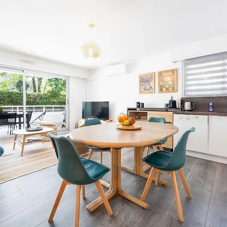 Salvy 2 Bedrooms Near The 300 Meters Appartement *